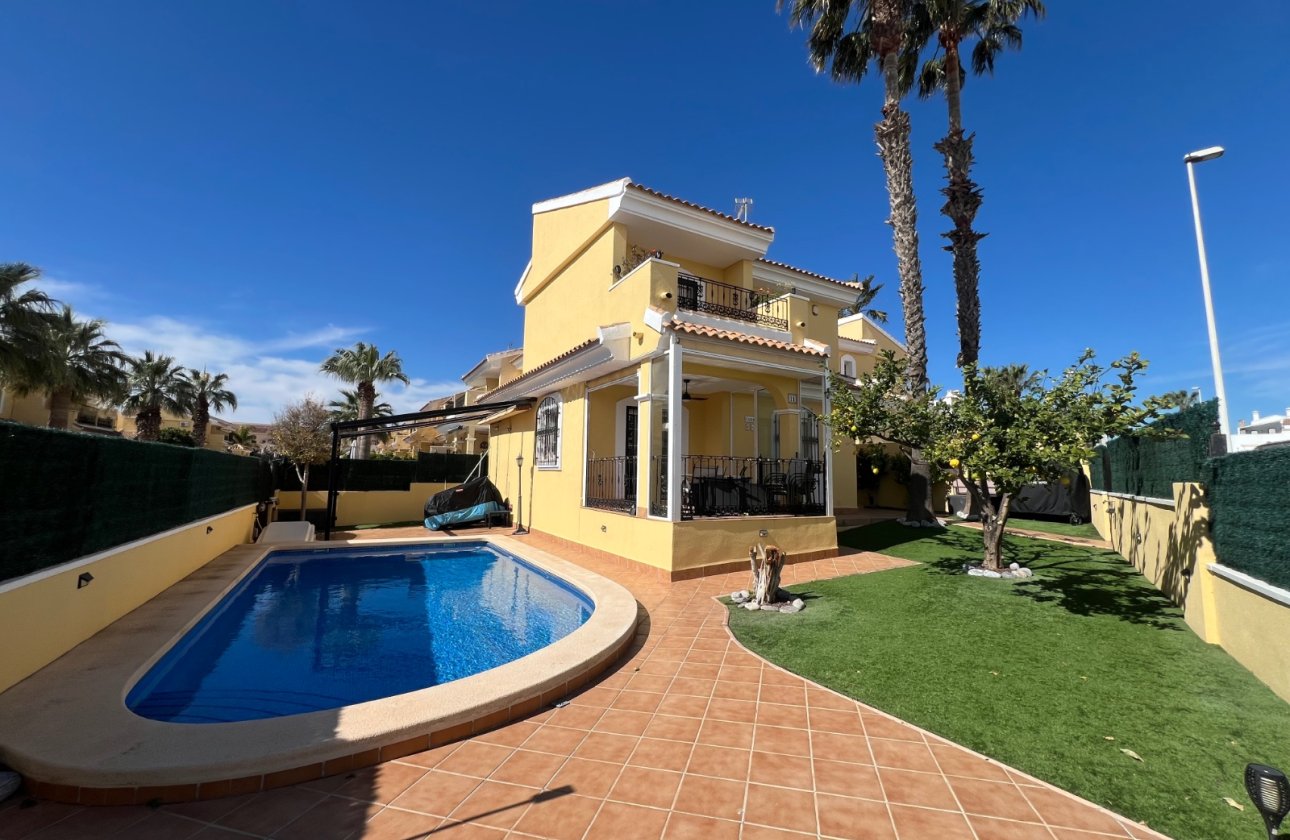Herverkoop - Villa -
Orihuela Costa - Costa Blanca