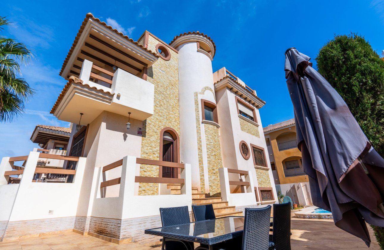 Herverkoop - Villa -
Orihuela Costa - Costa Blanca