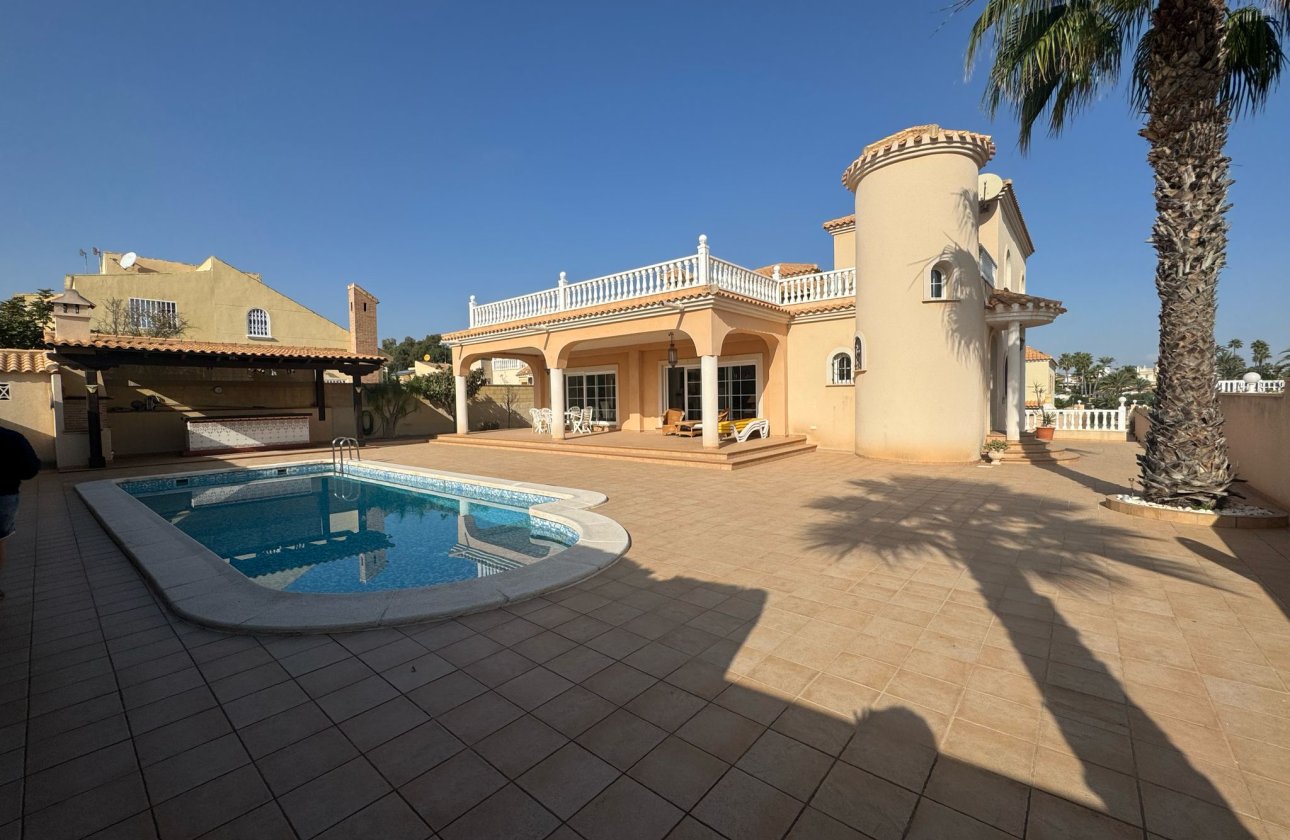 Herverkoop - Villa -
Orihuela Costa - Costa Blanca