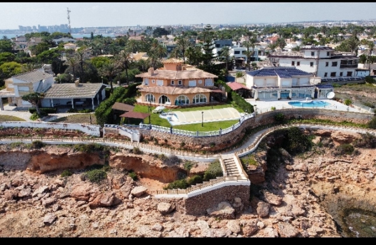 Herverkoop - Villa -
Orihuela Costa - Costa Blanca