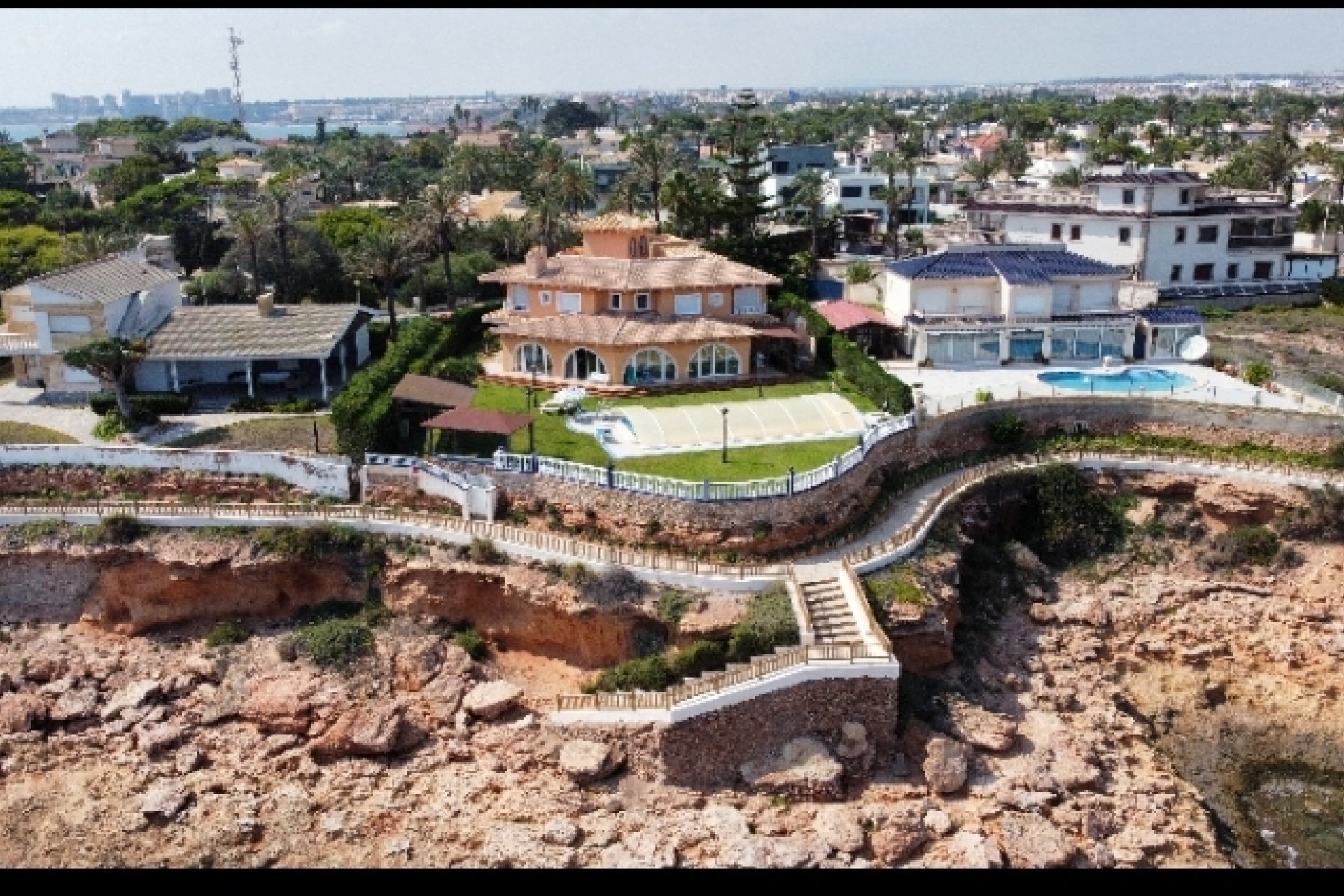 Herverkoop - Villa -
Orihuela Costa - Costa Blanca