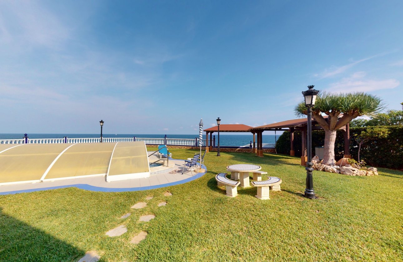 Herverkoop - Villa -
Orihuela Costa - Costa Blanca