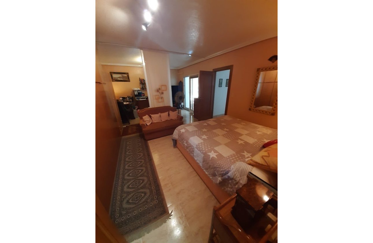 Herverkoop - Villa -
Orihuela Costa - Costa Blanca