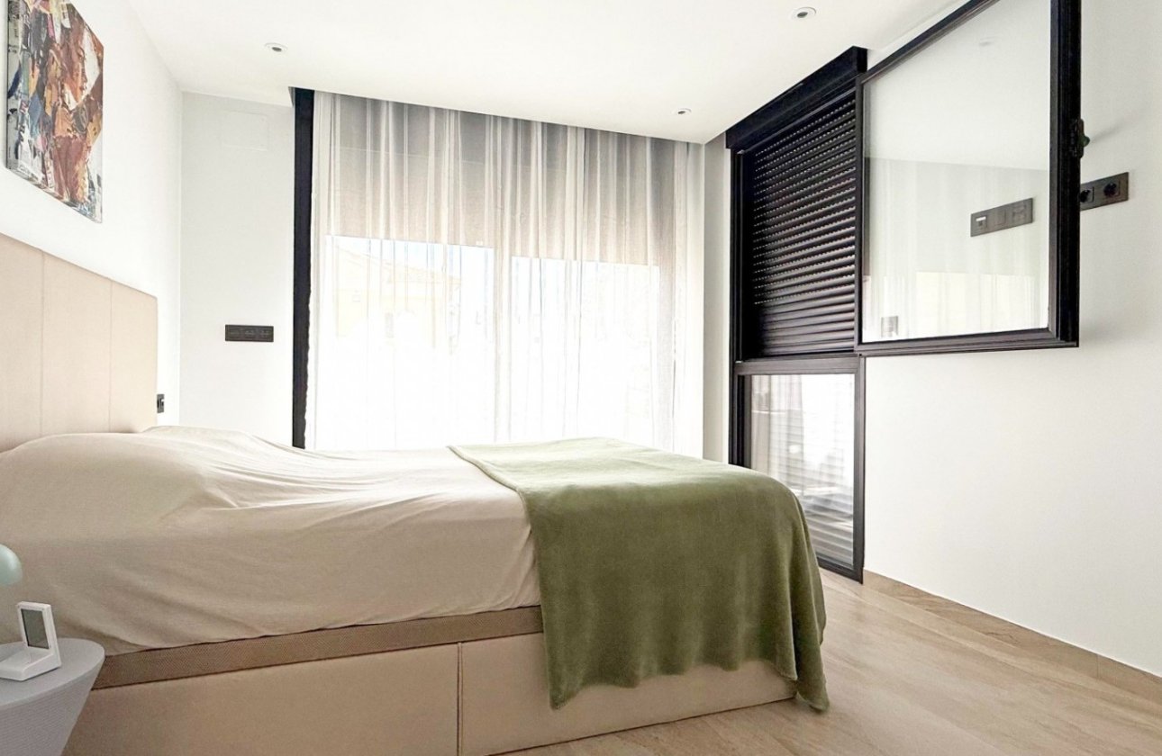 Herverkoop - Villa -
Orihuela Costa - Costa Blanca