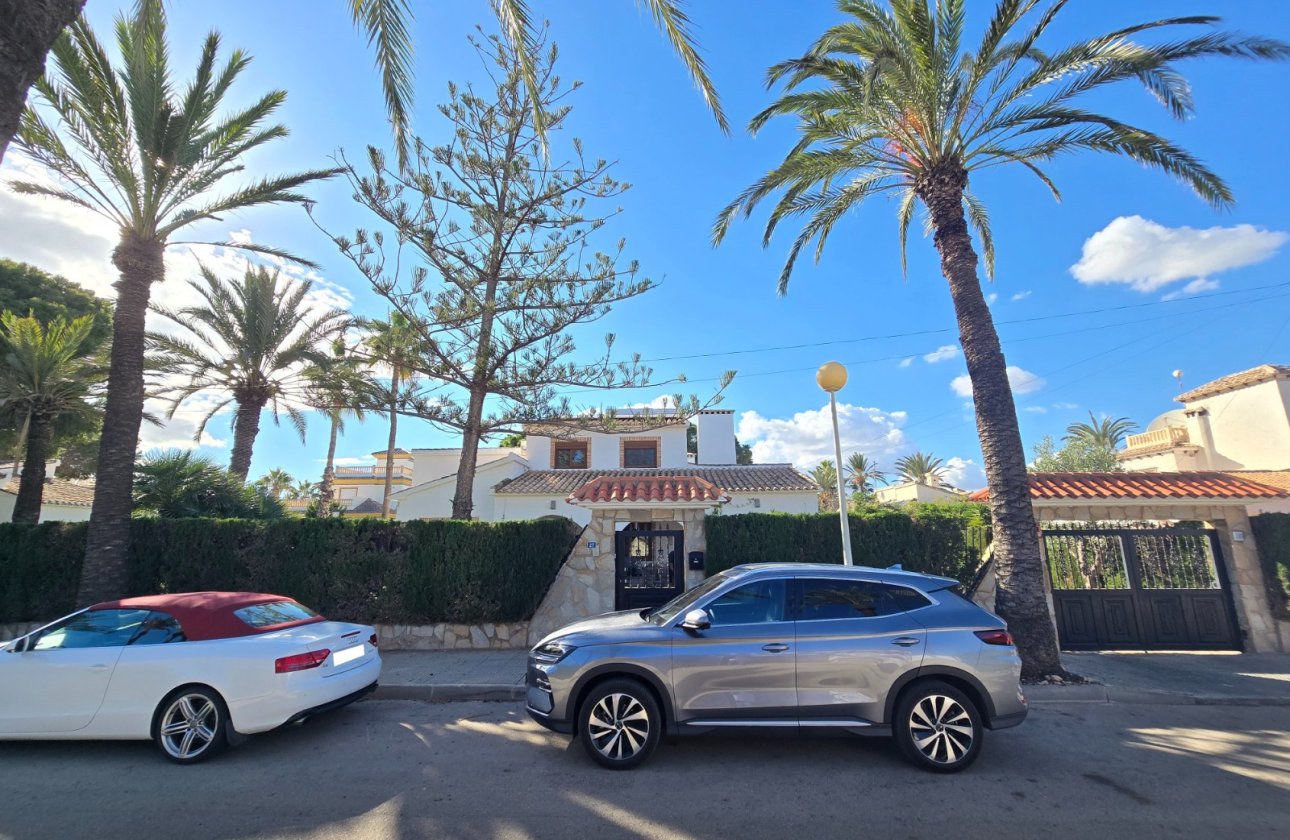 Herverkoop - Villa -
Orihuela Costa - Costa Blanca