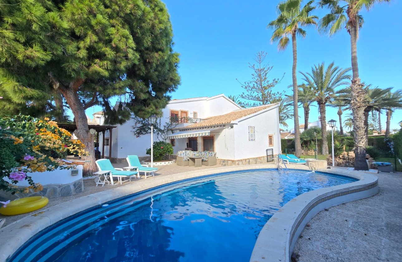 Herverkoop - Villa -
Orihuela Costa - Costa Blanca
