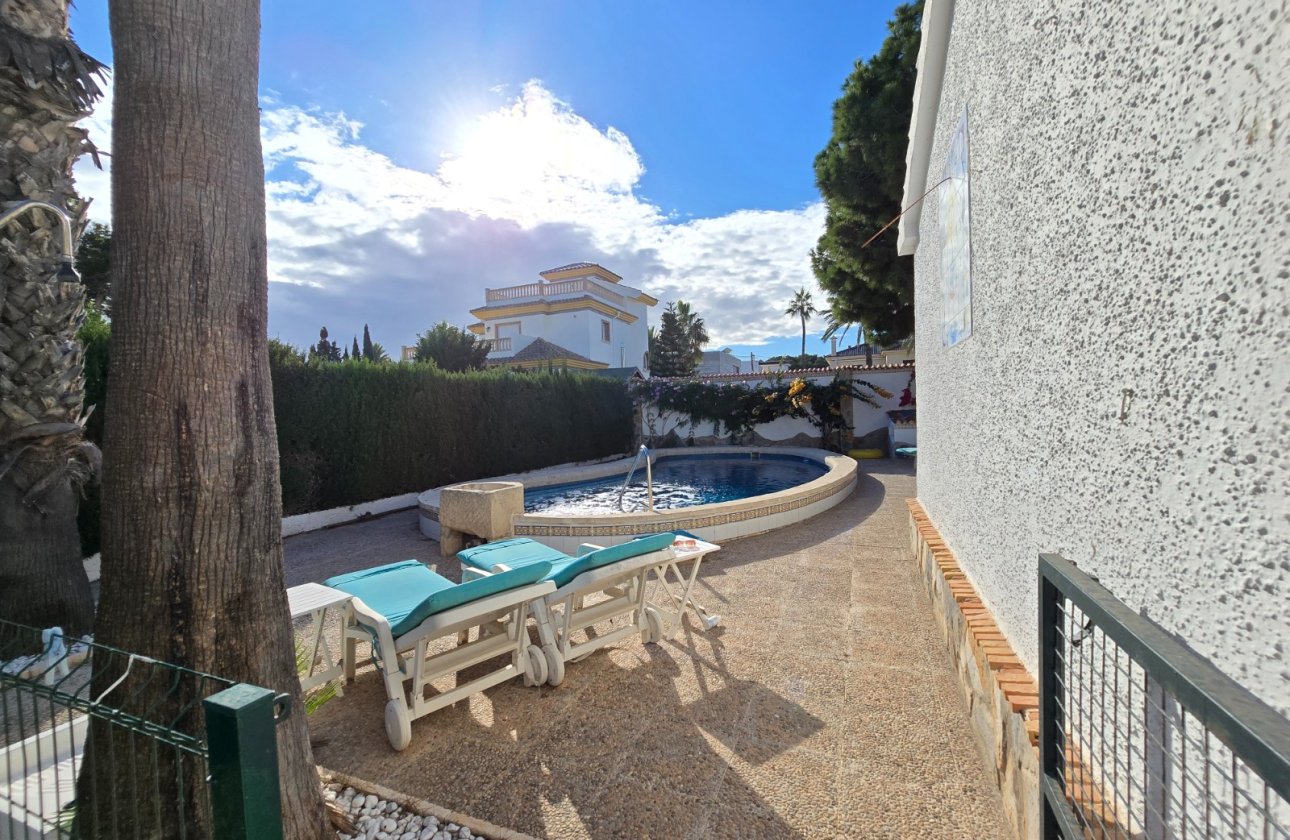 Herverkoop - Villa -
Orihuela Costa - Costa Blanca