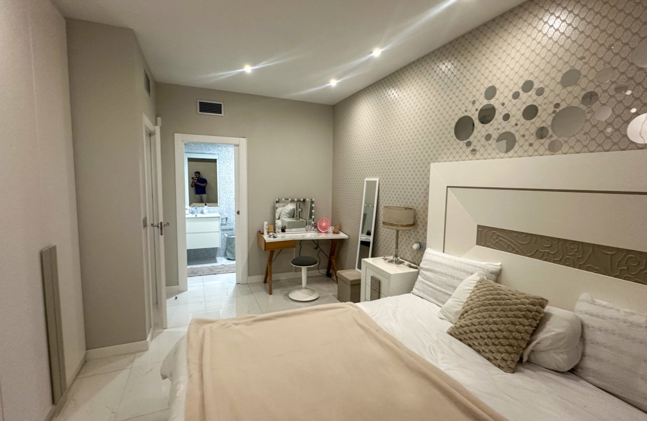 Herverkoop - Villa -
Orihuela Costa - Costa Blanca