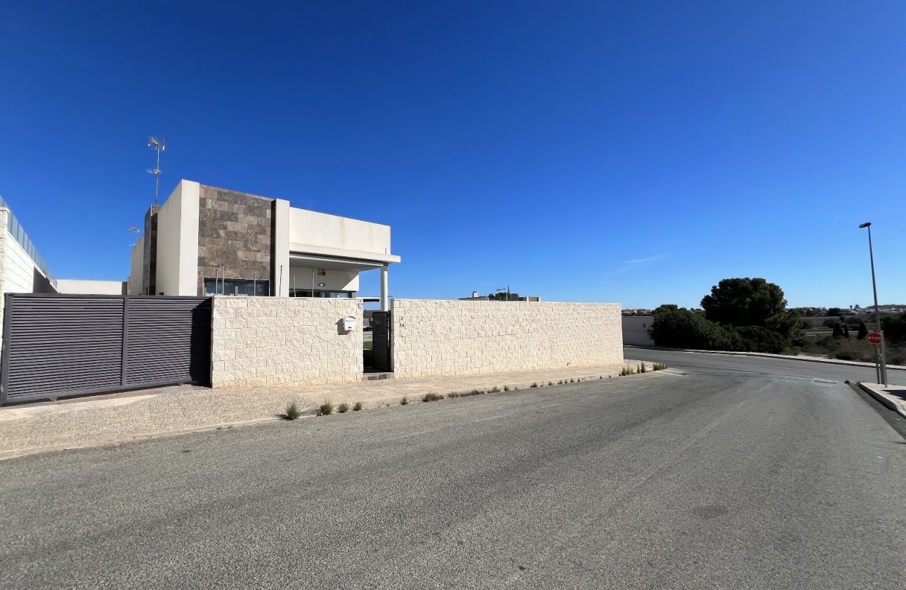 Herverkoop - Villa -
Orihuela Costa - Costa Blanca