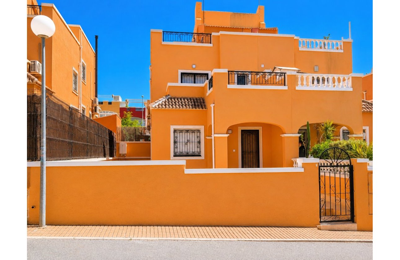Herverkoop - Villa -
Orihuela Costa - Costa Blanca