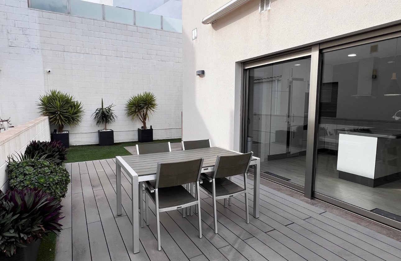 Herverkoop - Villa -
Orihuela Costa - Costa Blanca