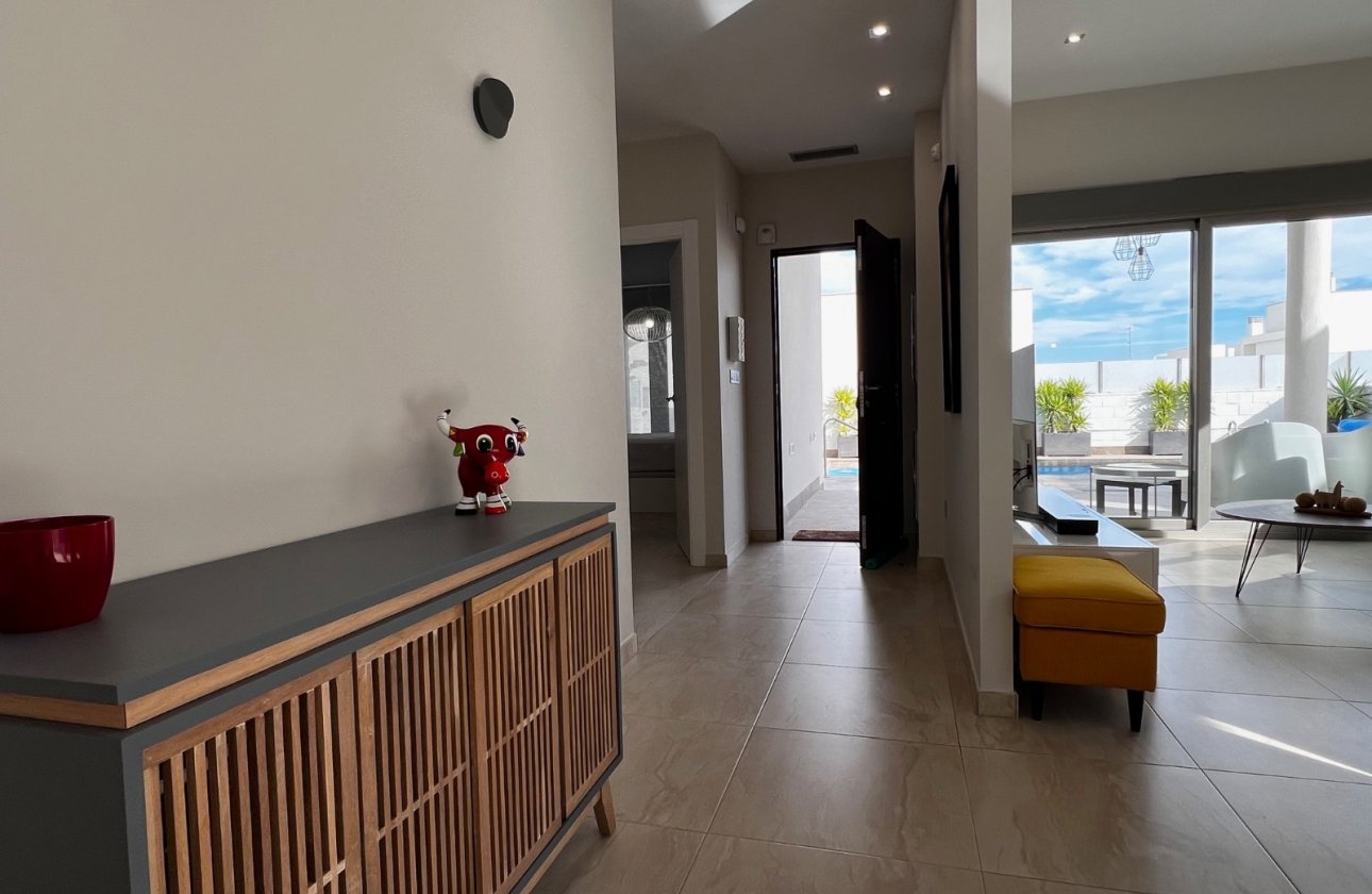 Herverkoop - Villa -
Orihuela Costa - Costa Blanca