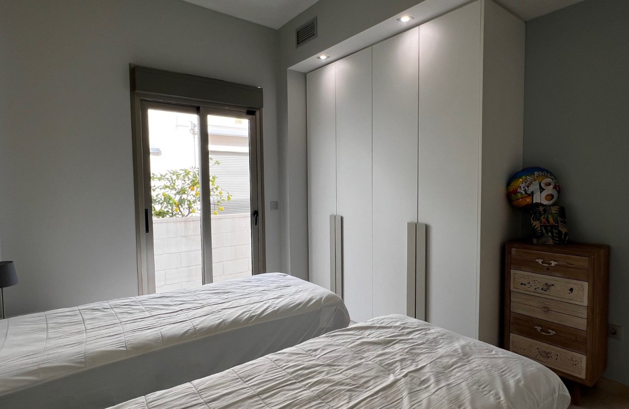 Herverkoop - Villa -
Orihuela Costa - Costa Blanca