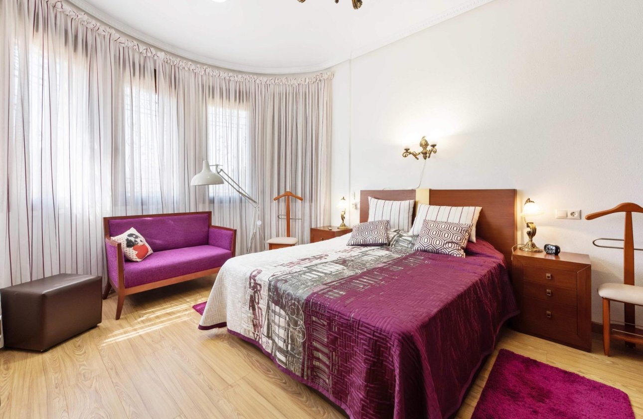 Herverkoop - Villa -
Orihuela Costa - Costa Blanca