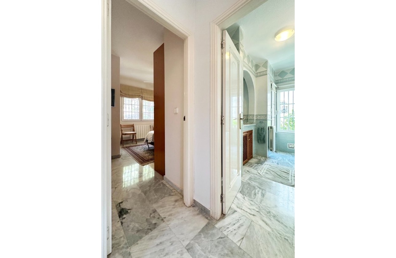 Herverkoop - Villa -
Orihuela Costa - Costa Blanca