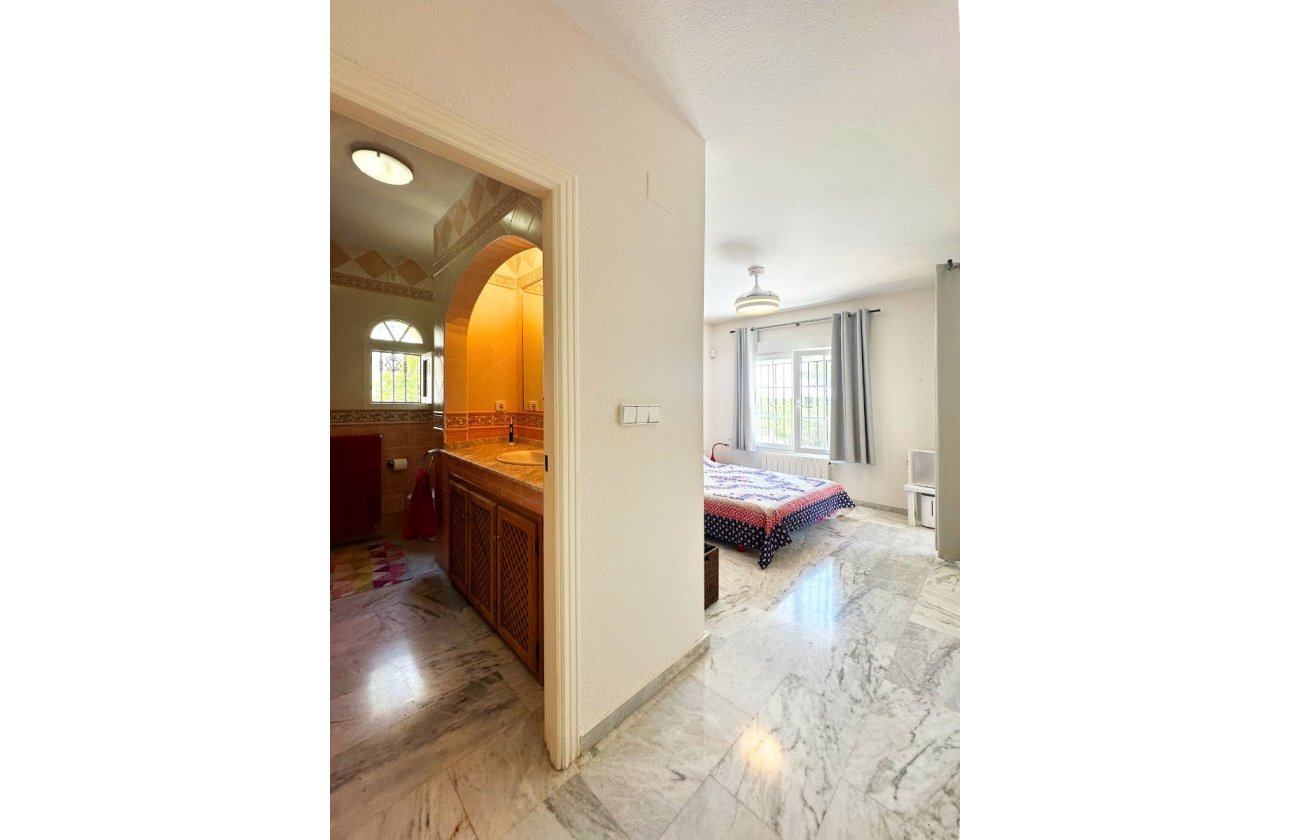 Herverkoop - Villa -
Orihuela Costa - Costa Blanca
