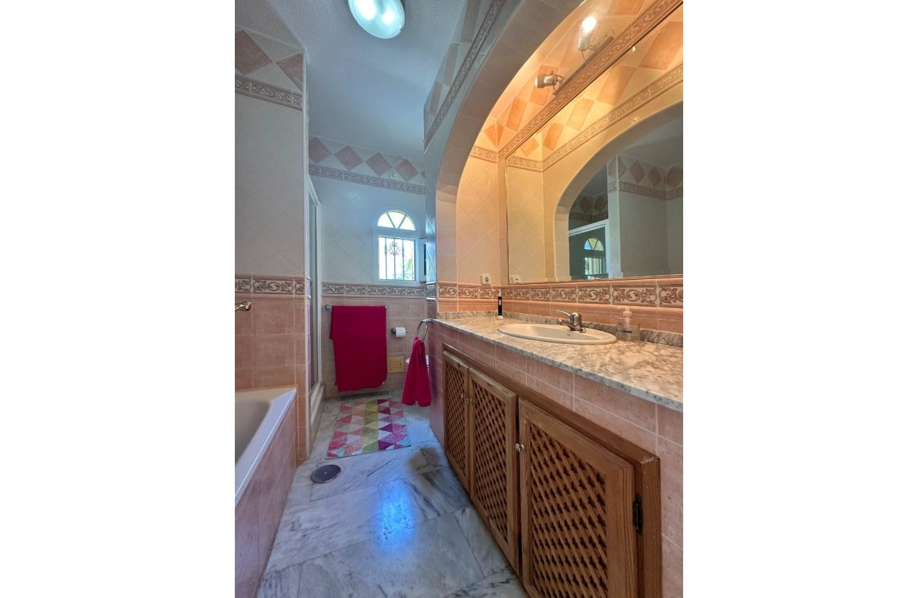 Herverkoop - Villa -
Orihuela Costa - Costa Blanca