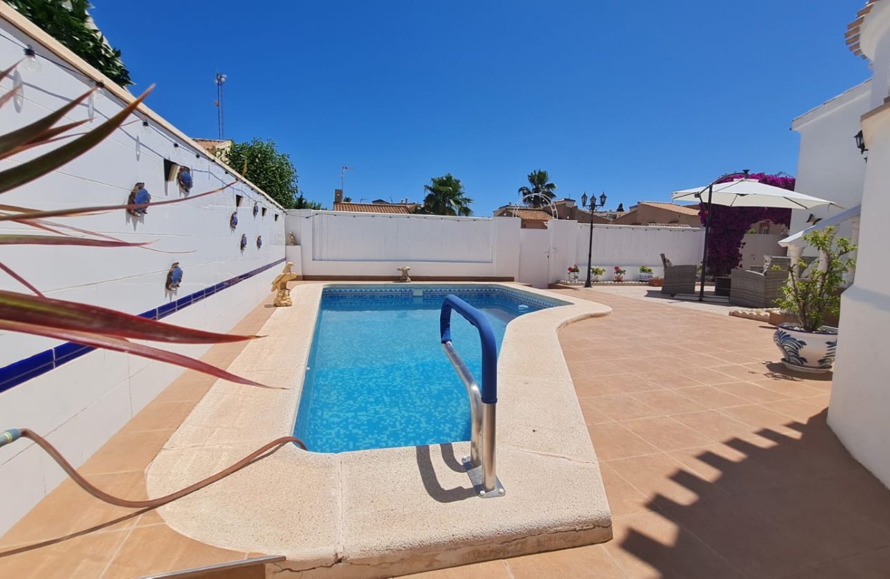 Herverkoop - Villa -
Orihuela Costa - Costa Blanca