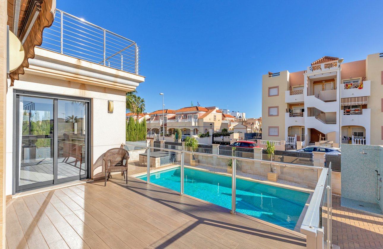 Herverkoop - Villa -
Orihuela Costa - Costa Blanca