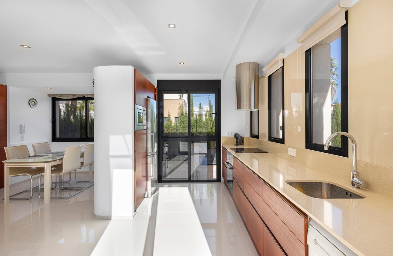 Herverkoop - Villa -
Orihuela Costa - Costa Blanca