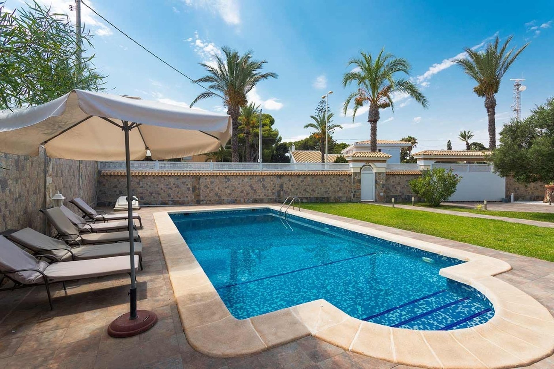 Herverkoop - Villa -
Orihuela Costa - Costa Blanca