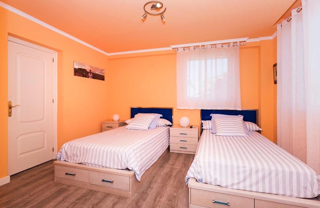 Herverkoop - Villa -
Orihuela Costa - Costa Blanca