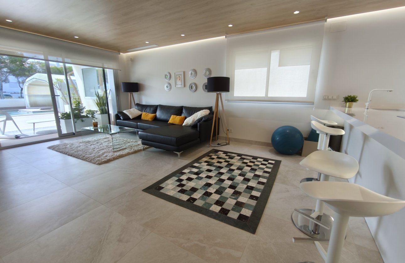 Herverkoop - Villa -
Orihuela Costa - Costa Blanca