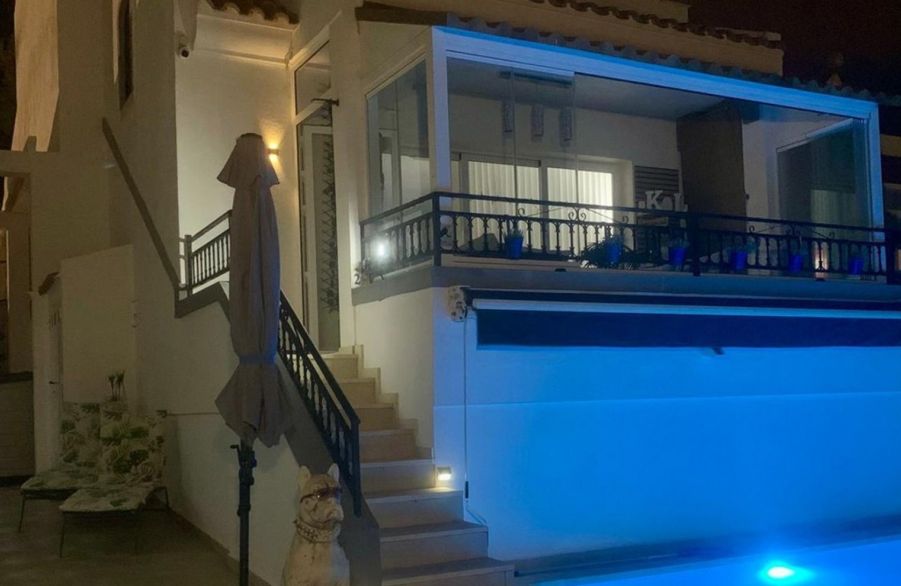 Herverkoop - Villa -
Orihuela Costa - Costa Blanca