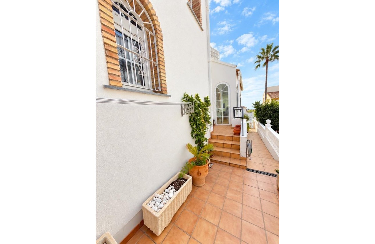 Herverkoop - Villa -
Orihuela Costa - Costa Blanca