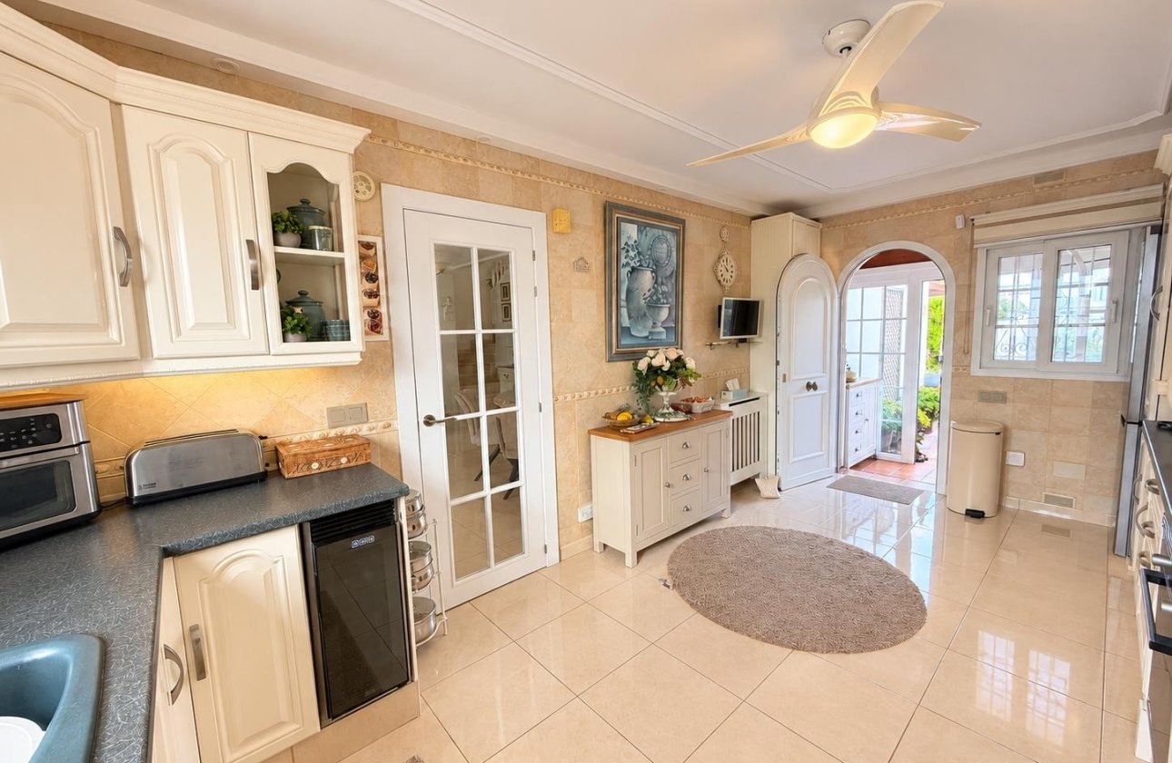 Herverkoop - Villa -
Orihuela Costa - Costa Blanca