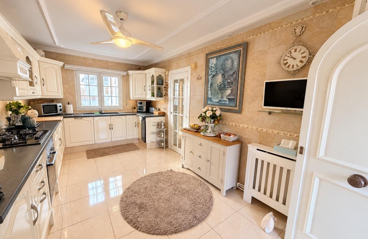 Herverkoop - Villa -
Orihuela Costa - Costa Blanca