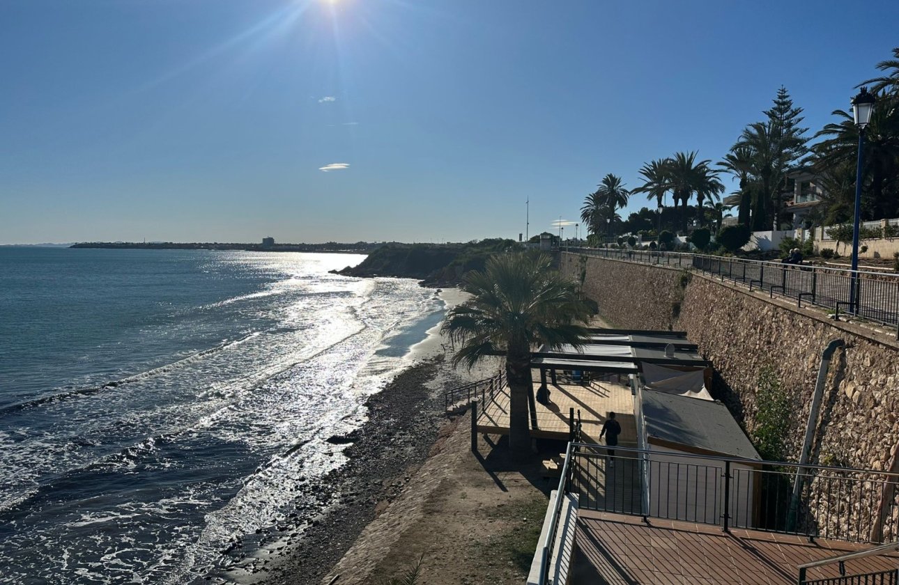 Herverkoop - Villa -
Orihuela Costa - Costa Blanca