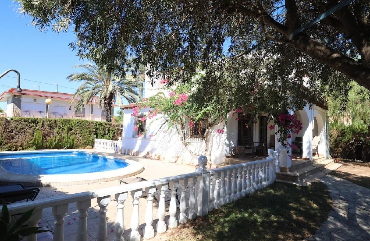 Herverkoop - Villa -
Orihuela Costa - Costa Blanca