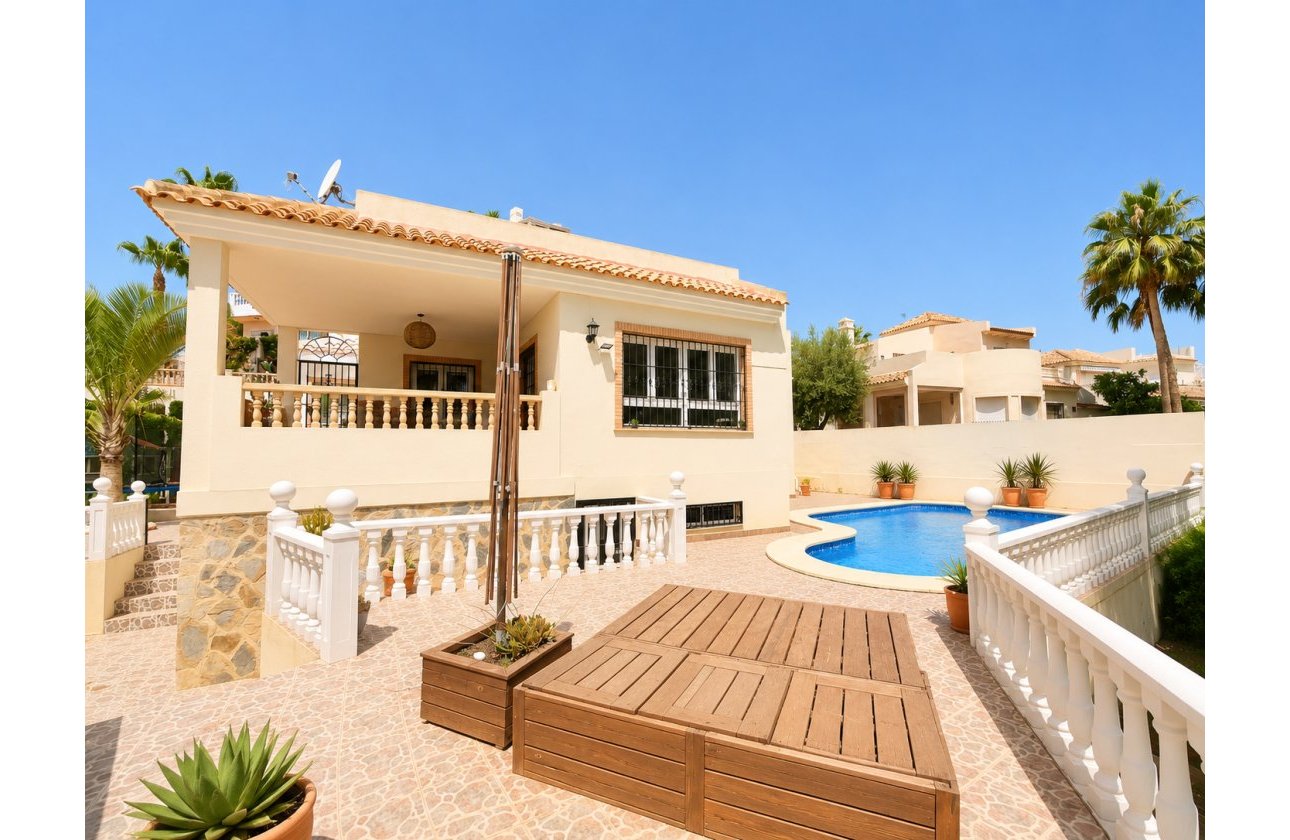 Herverkoop - Villa -
Orihuela Costa - Costa Blanca