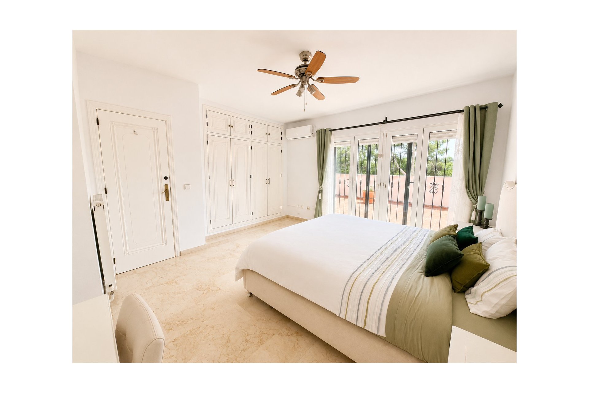 Herverkoop - Villa -
Orihuela Costa - Costa Blanca