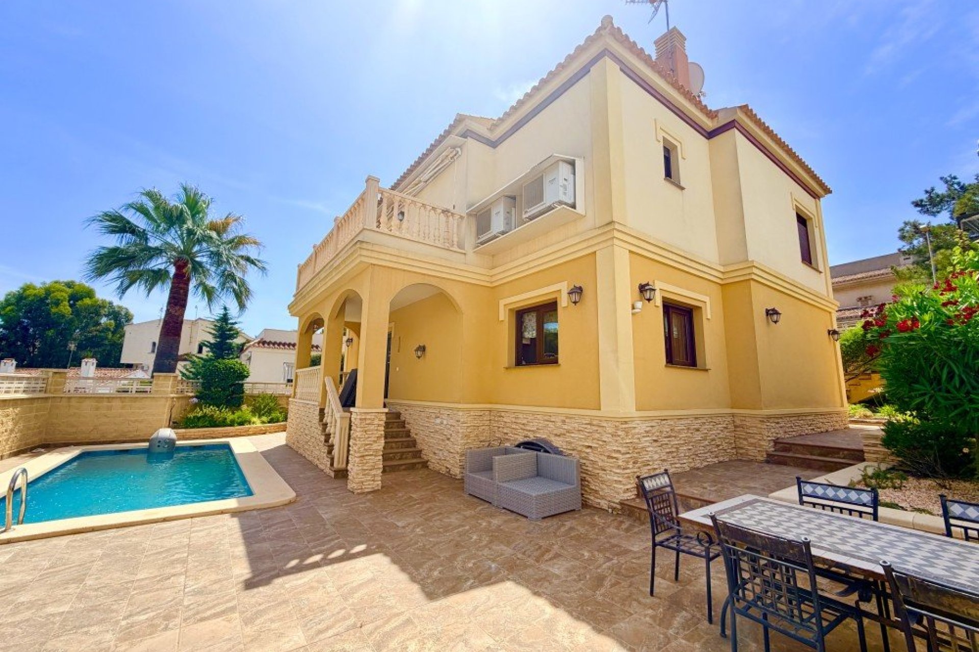 Herverkoop - Villa -
Orihuela Costa - Costa Blanca