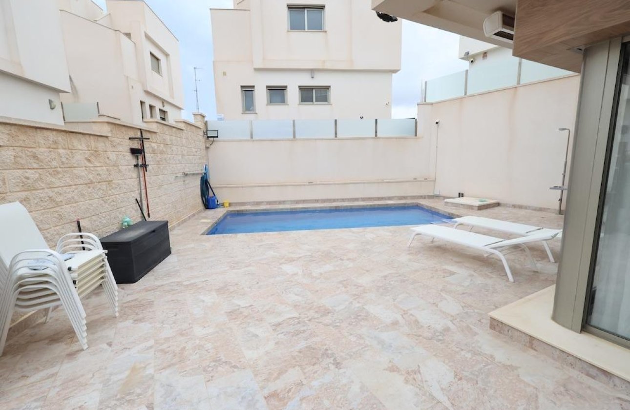 Herverkoop - Villa -
Orihuela Costa - Costa Blanca