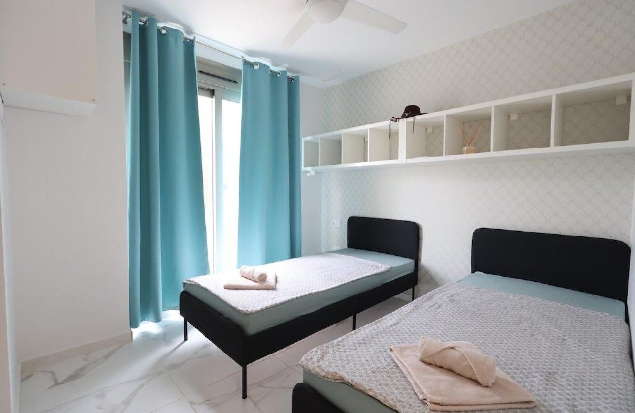 Herverkoop - Villa -
Orihuela Costa - Costa Blanca