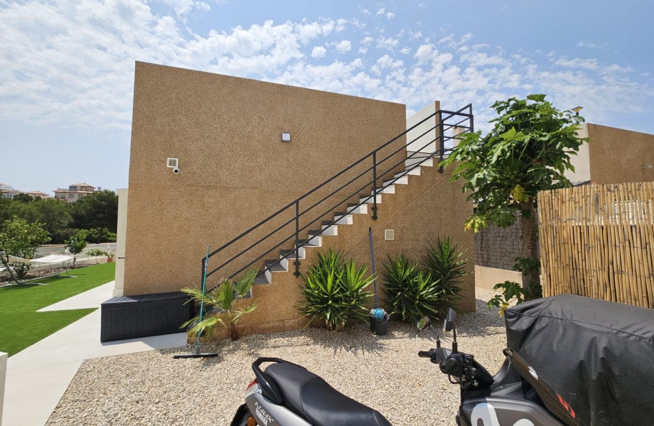 Herverkoop - Villa -
Orihuela Costa - La Regia