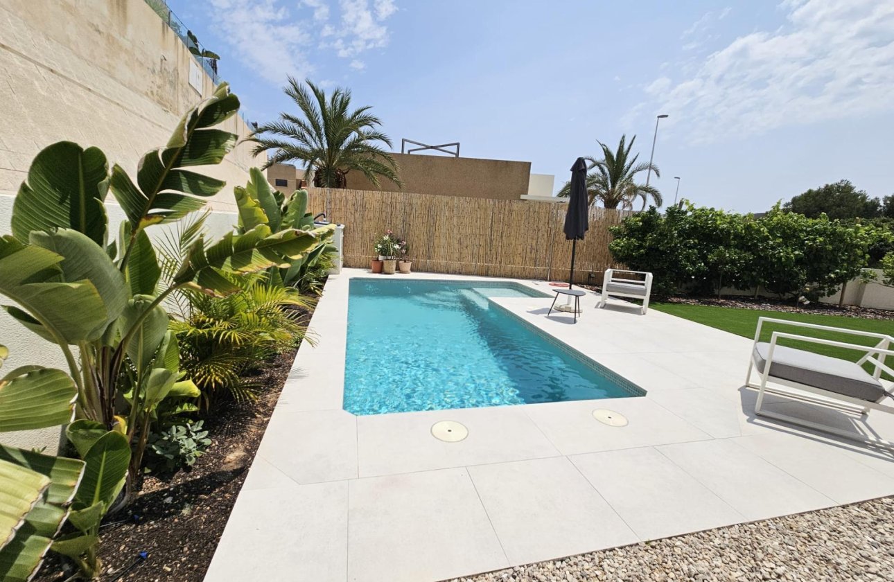 Herverkoop - Villa -
Orihuela Costa - La Regia