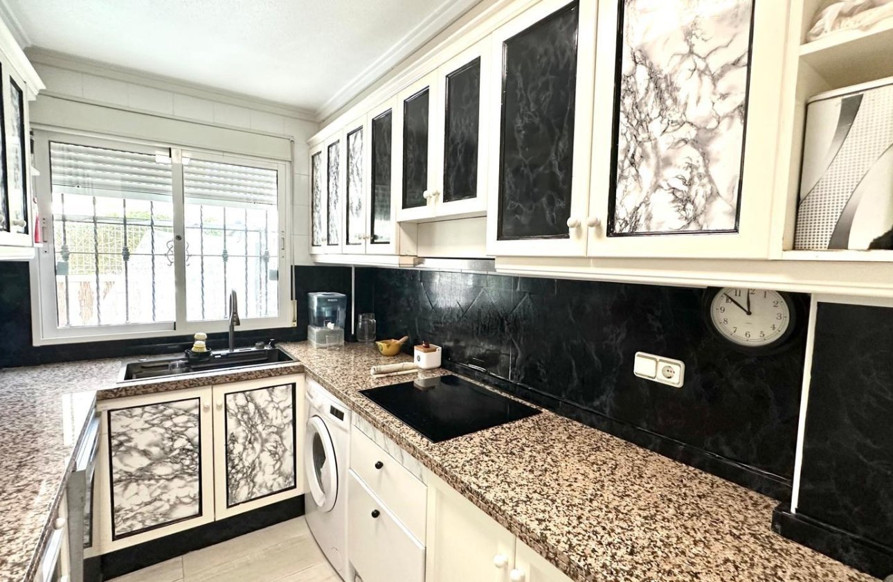 Herverkoop - Villa -
Orihuela Costa - La Regia