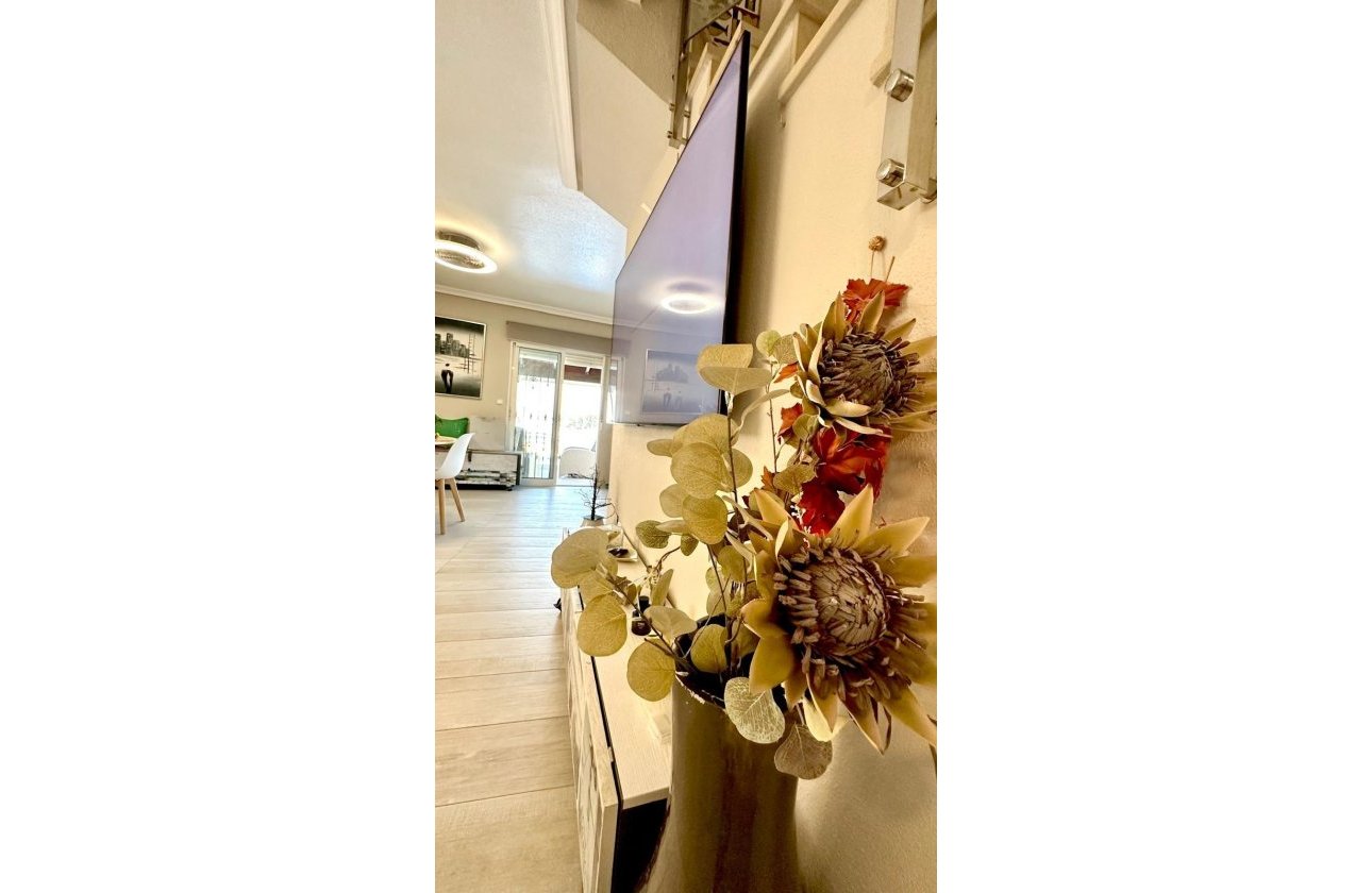 Herverkoop - Villa -
Orihuela Costa - La Regia