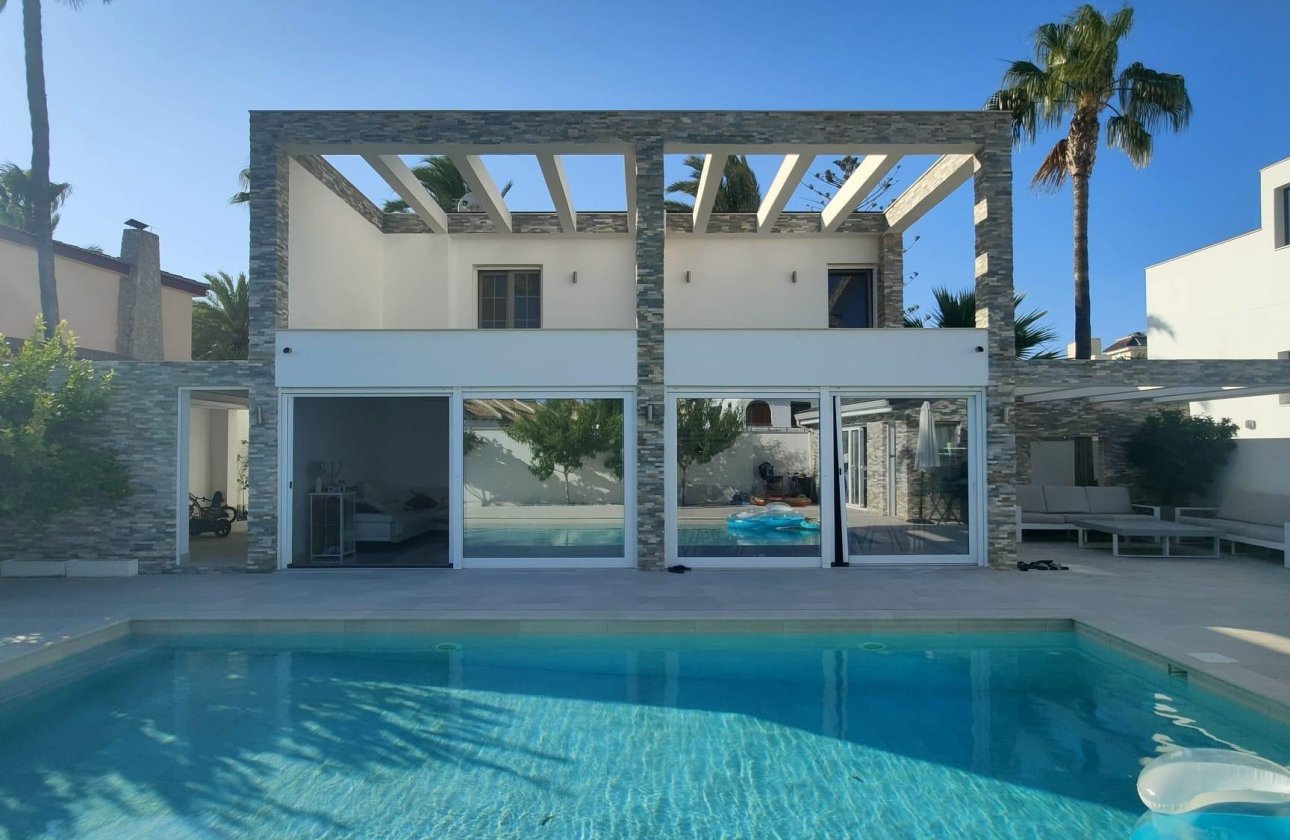 Herverkoop - Villa -
Orihuela Costa - La Zenia