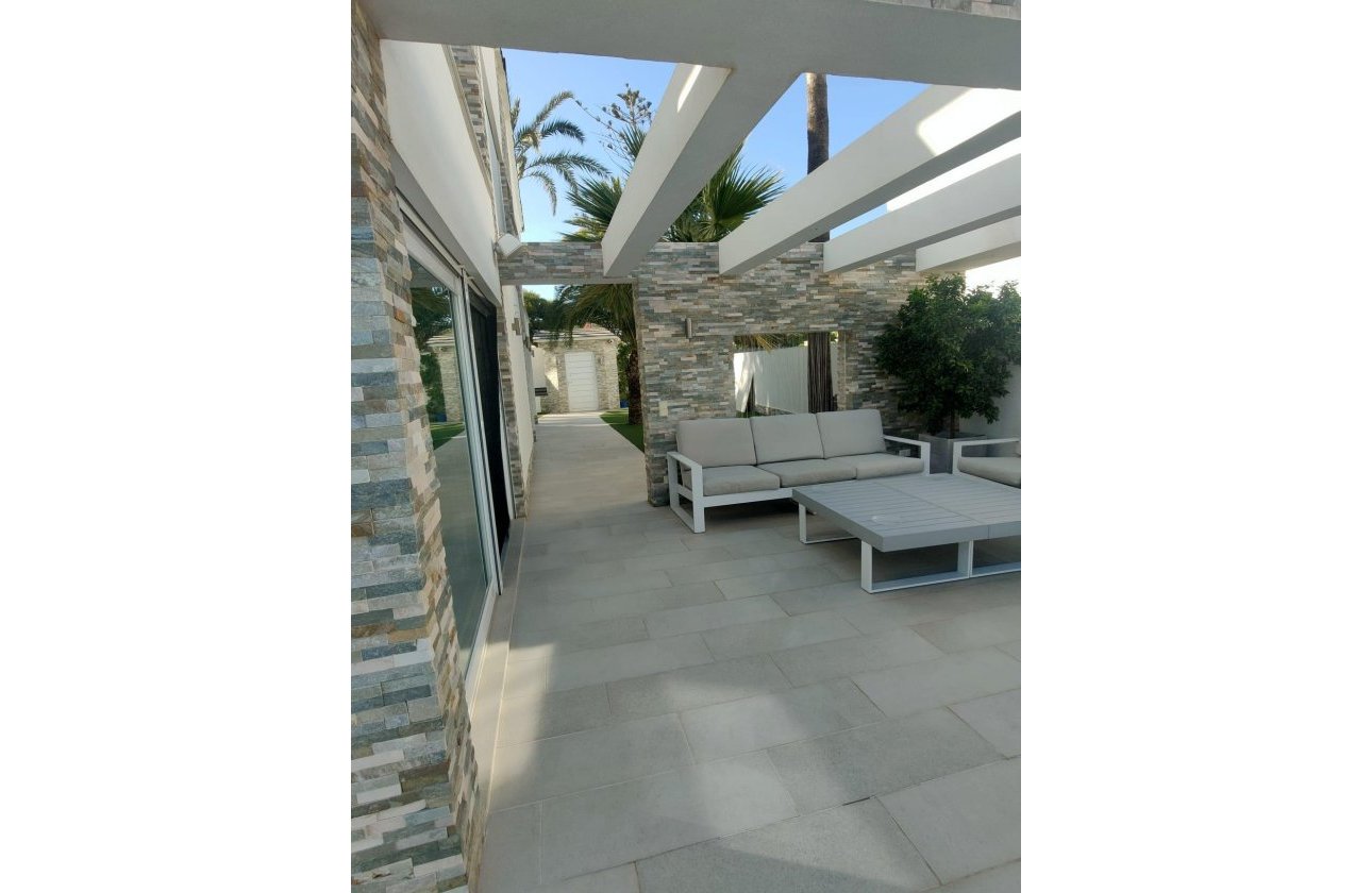 Herverkoop - Villa -
Orihuela Costa - La Zenia