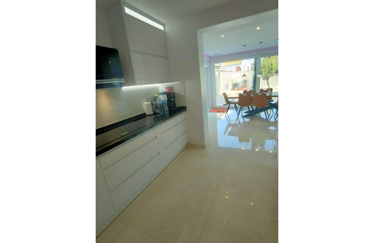 Herverkoop - Villa -
Orihuela Costa - La Zenia