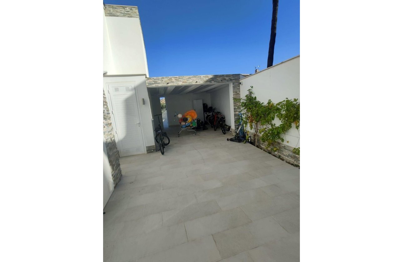 Herverkoop - Villa -
Orihuela Costa - La Zenia