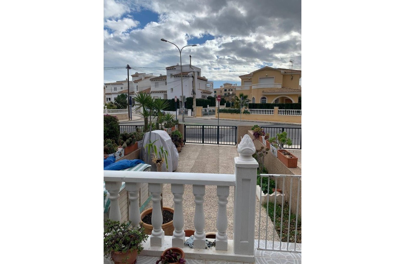 Herverkoop - Villa -
Orihuela Costa - Las Filipinas