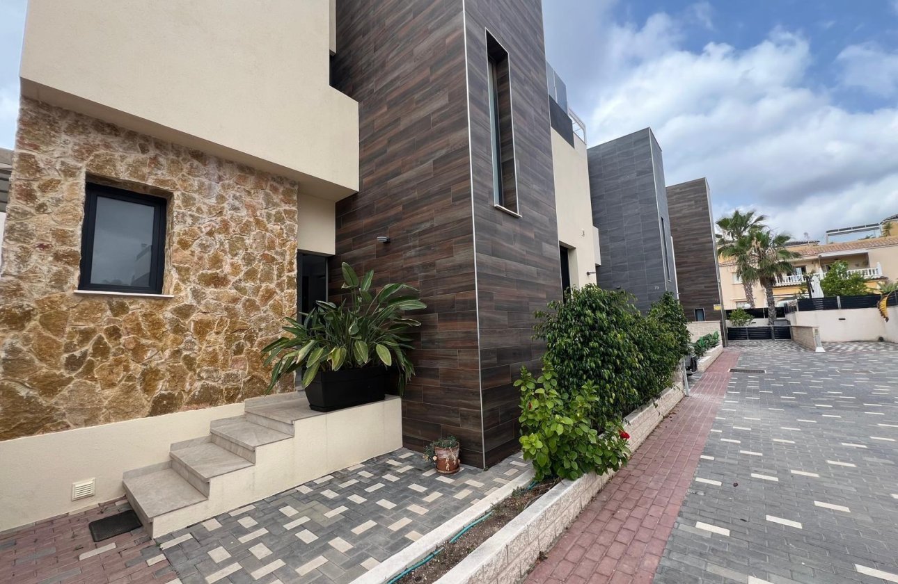 Herverkoop - Villa -
Orihuela Costa - Lomas de Cabo Roig