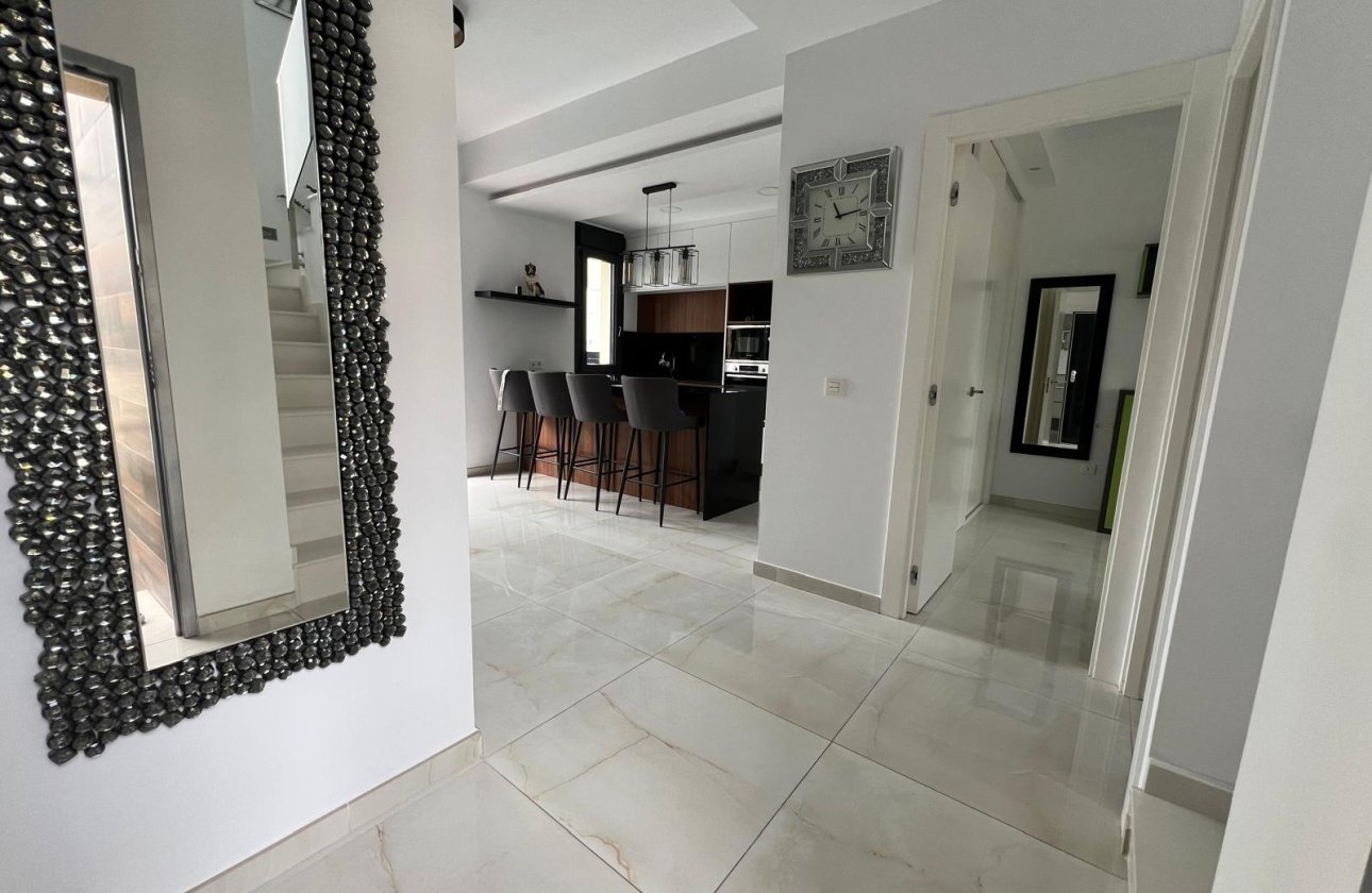 Herverkoop - Villa -
Orihuela Costa - Lomas de Cabo Roig