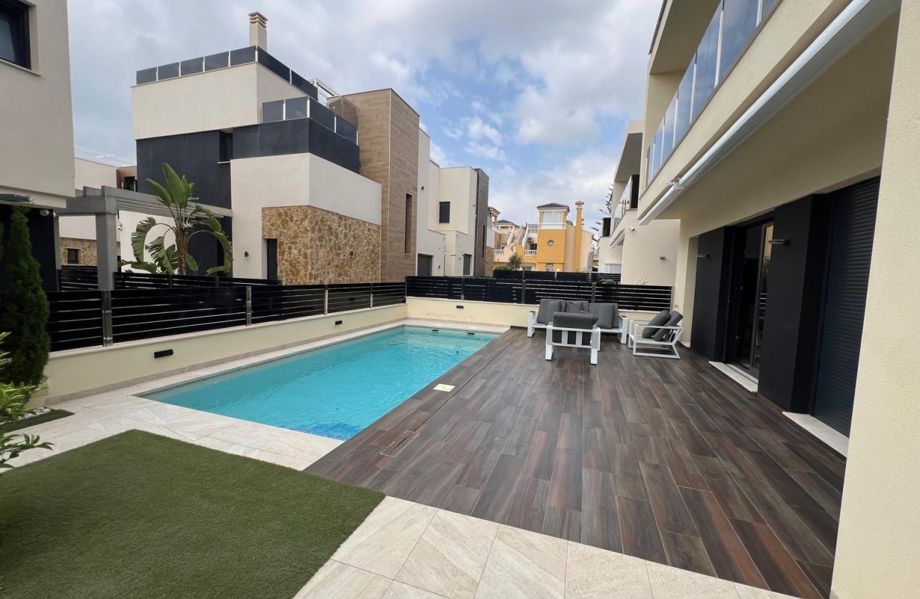 Herverkoop - Villa -
Orihuela Costa - Lomas de Cabo Roig